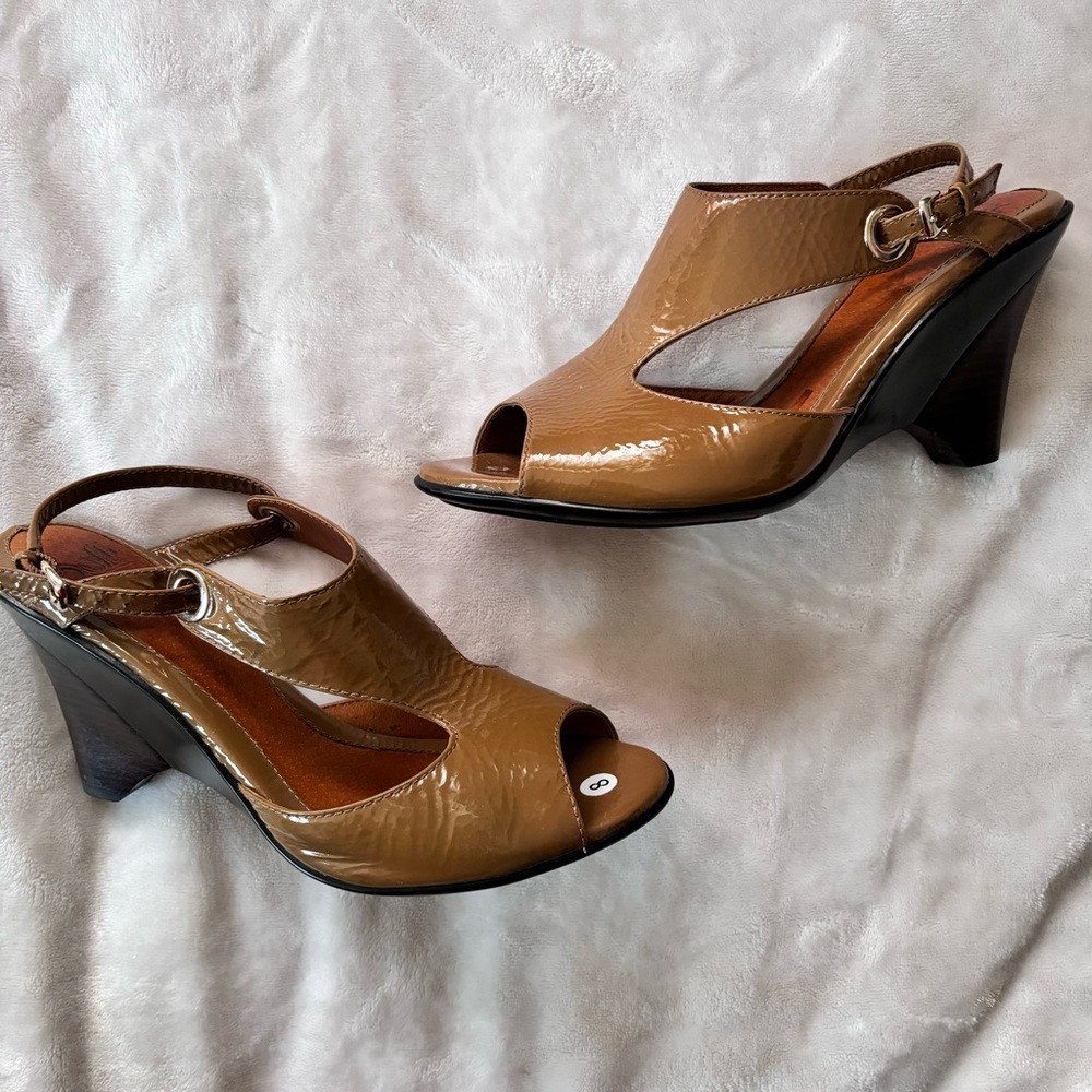 Previously owned Söfft Wood look Sling back Wedge in Camel size 8.5